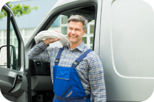 Hier sehen Sie einen Monteur der ein Monteurzimmer Augsburg mieten könnte